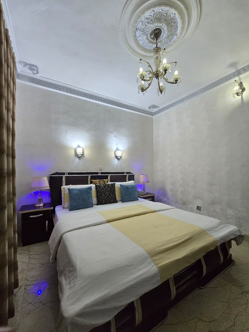 apt 8j